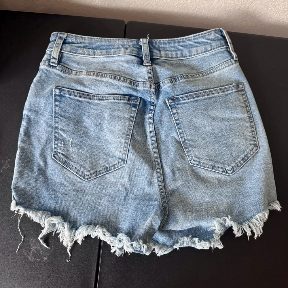 Free People We The Free Crvy Distressed Frayed Hem Shorts Size 26 - Picture 2 of 10